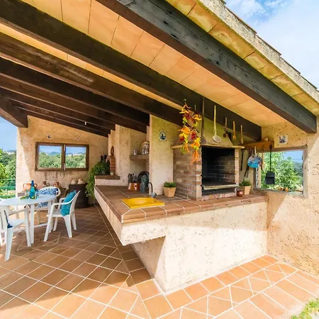 For 6 Guests, Artá